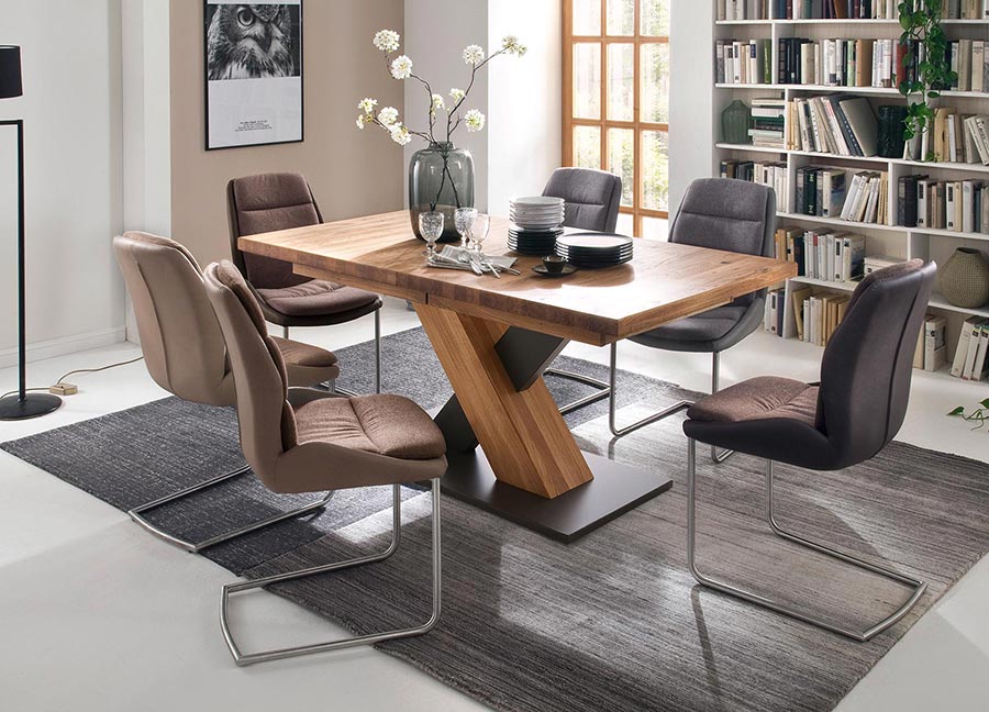 table a manger en bois avec chaise moderne